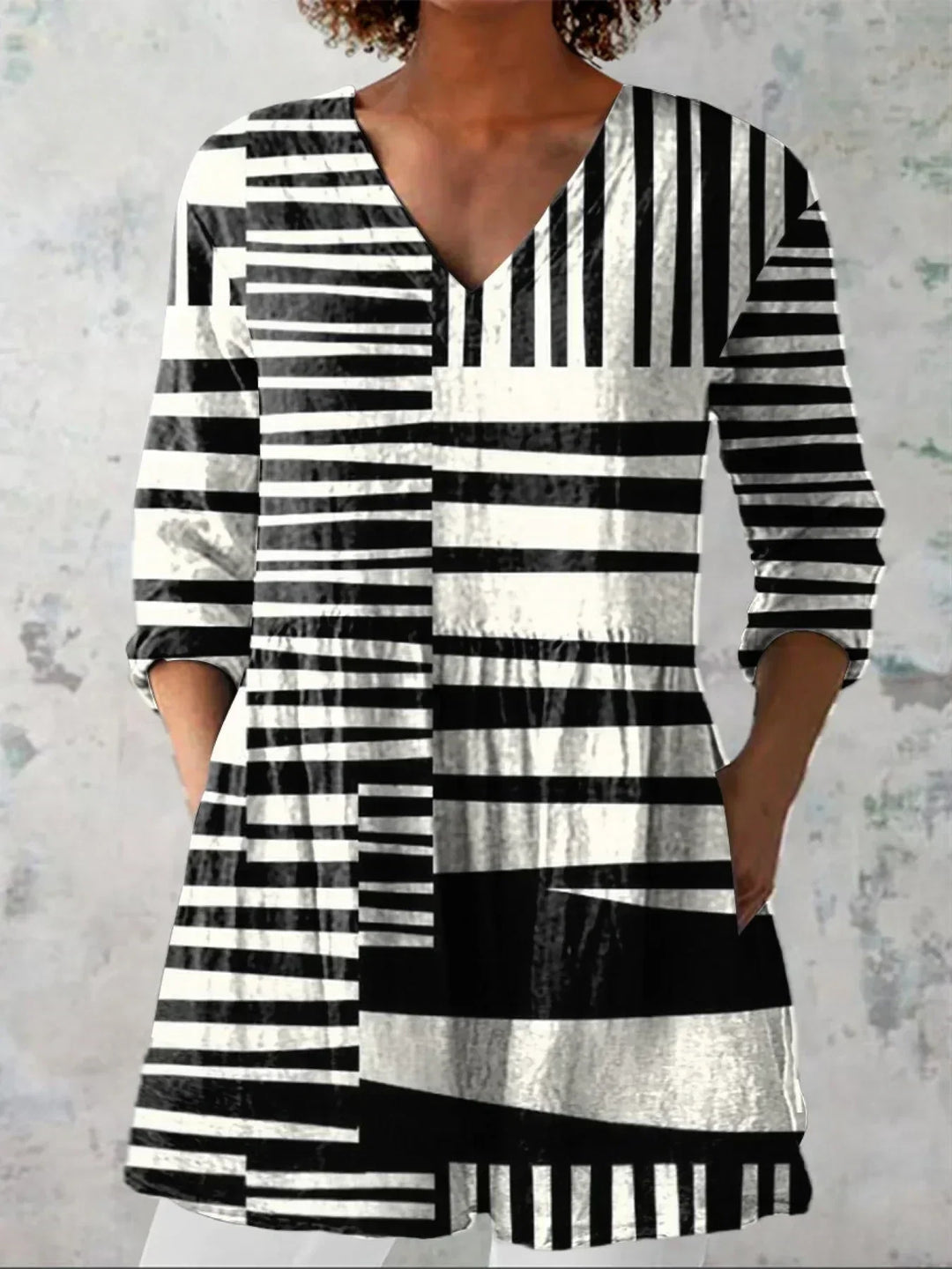 Evelyn | Chemise V-Neck à Rayures Abstraites