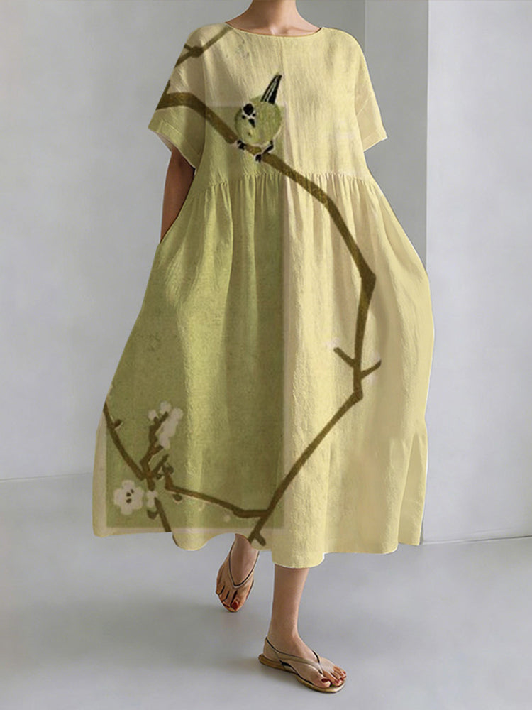 Robe décontractée à col rond avec une pie perchée sur une branche d'arbre dans le style japonais