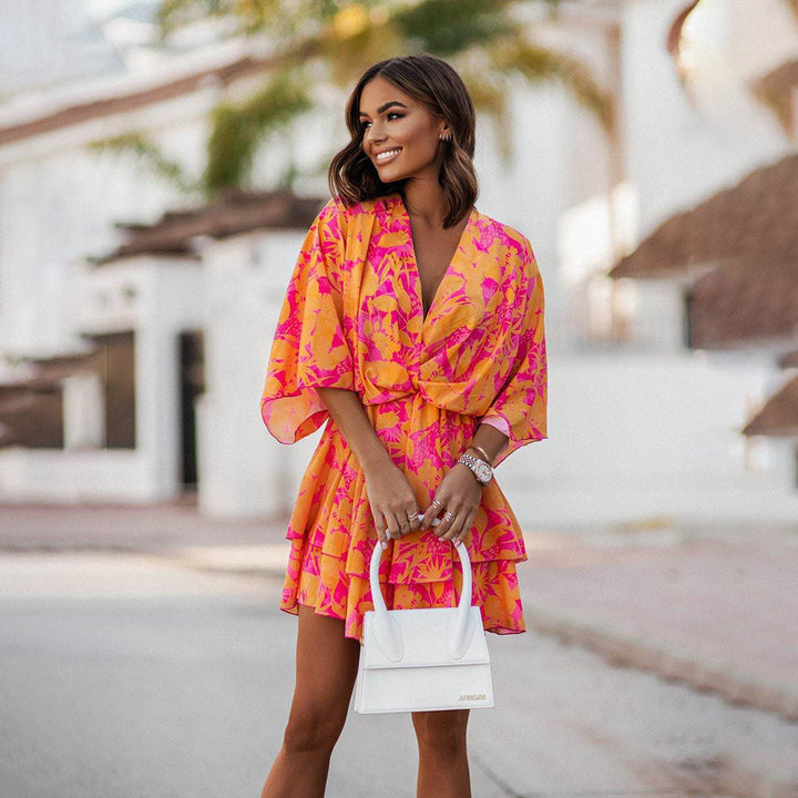 Lola | Vestido mini chic con escote en V y estampado floral