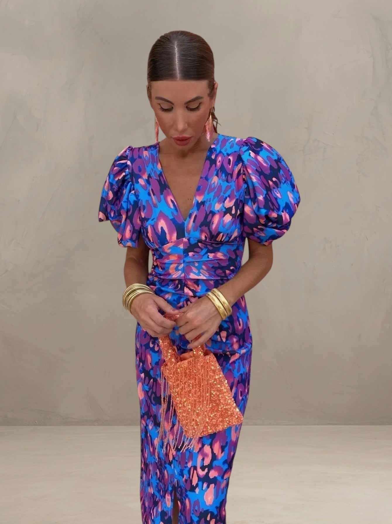 DEBORAH | ROBE MIDI VIBRANTE AVEC MANCHES BOMBÉES