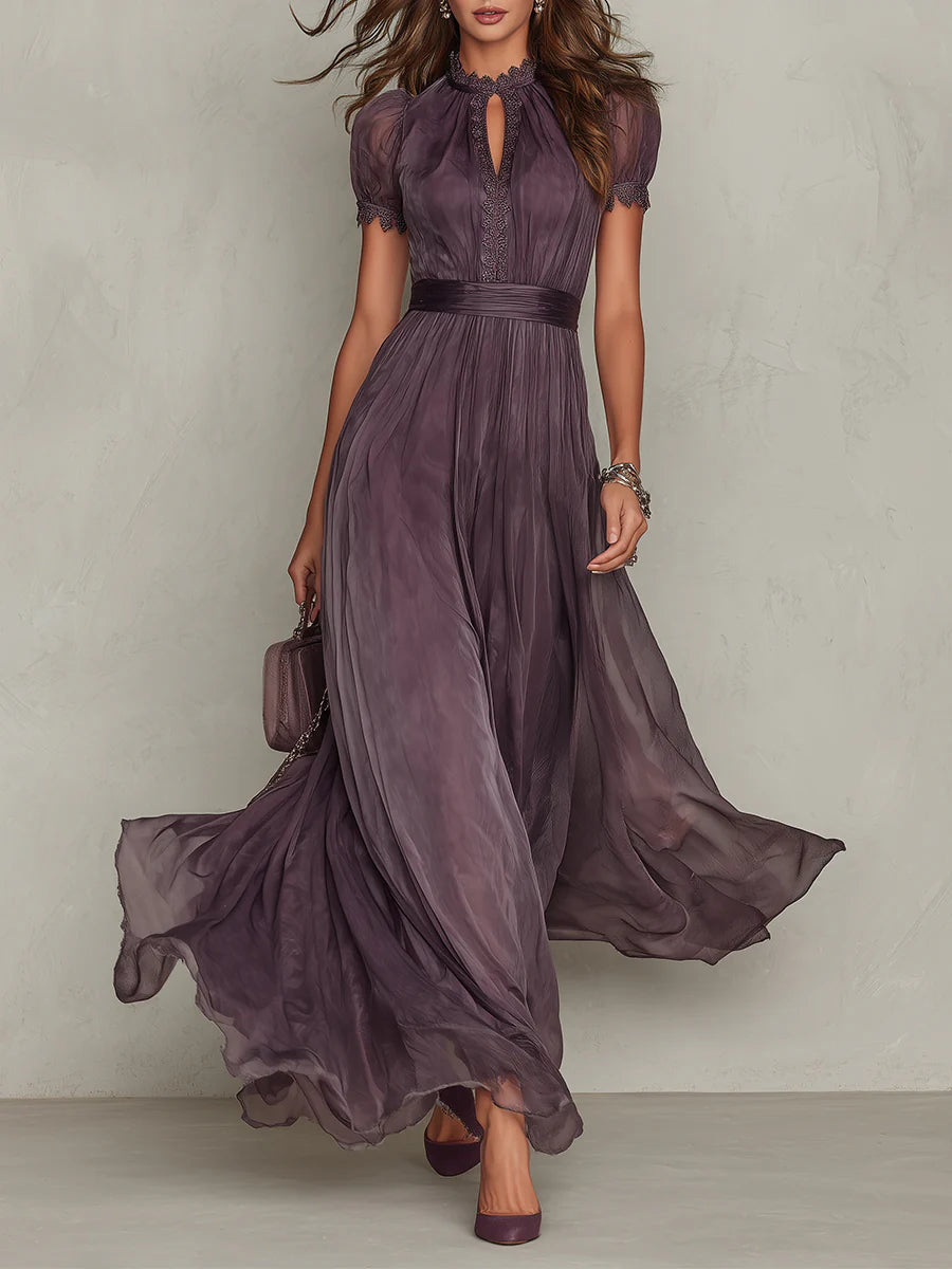 Flavia | Robe Longue Violette avec Encolure en Trou de Clé et Finition en Dentelle Chiffon