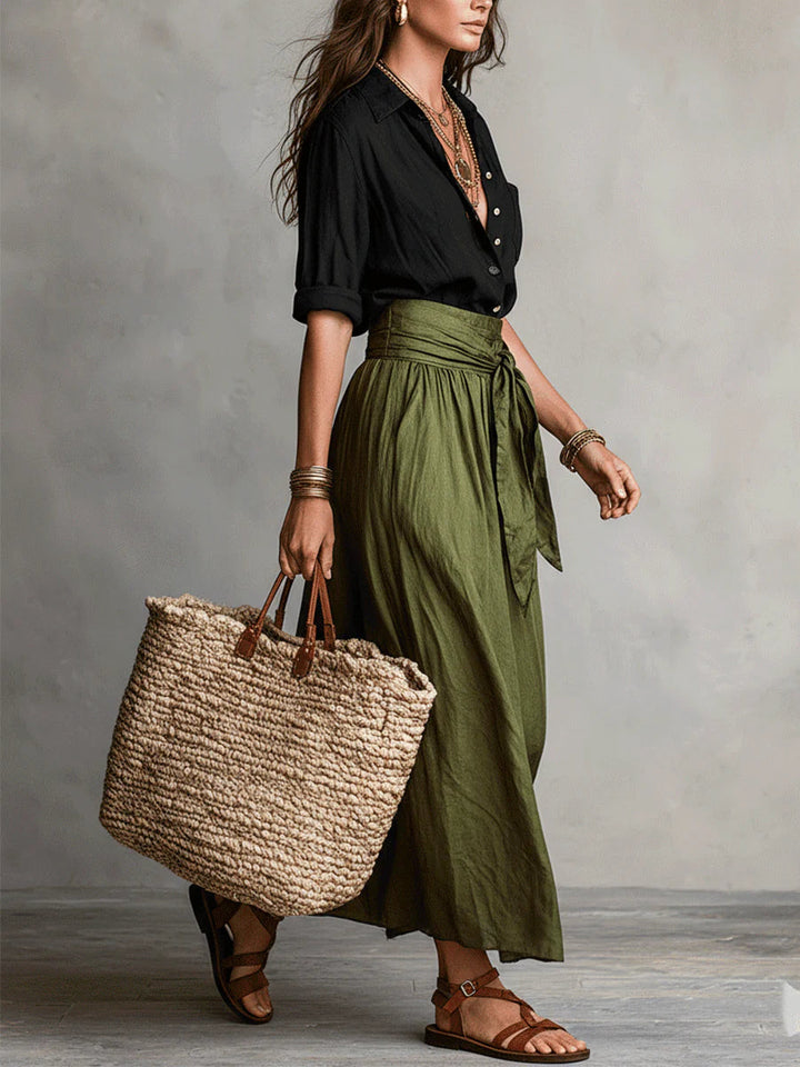 Vera | Ensemble à deux pièces : Haut noir et jupe midi vert olive