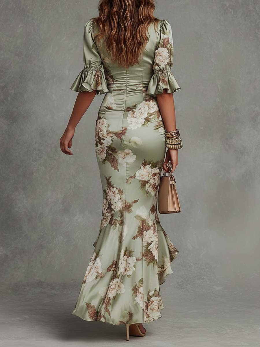 Anna - Robe longue asymétrique en satin vert avec décolleté en V, manches cloche froncées et motif floral