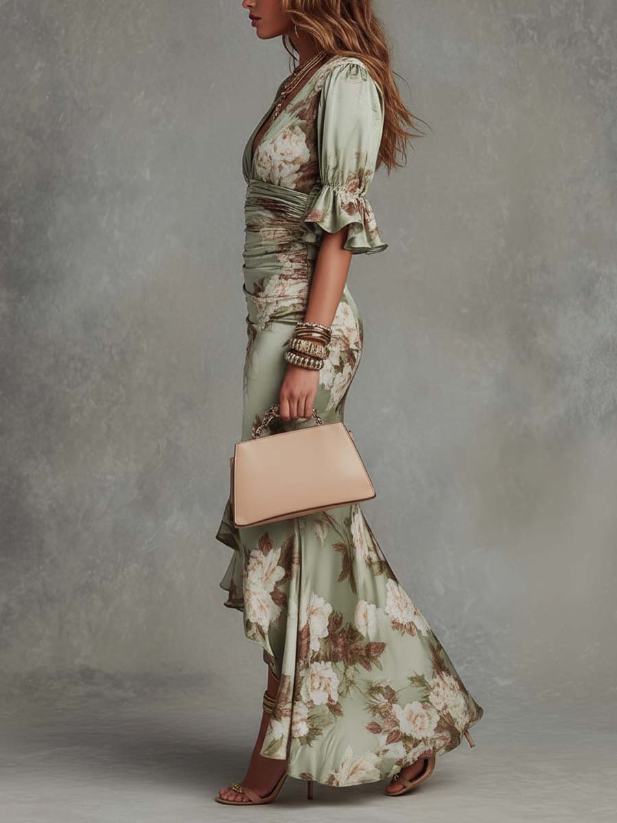 Anna - Robe longue asymétrique en satin vert avec décolleté en V, manches cloche froncées et motif floral