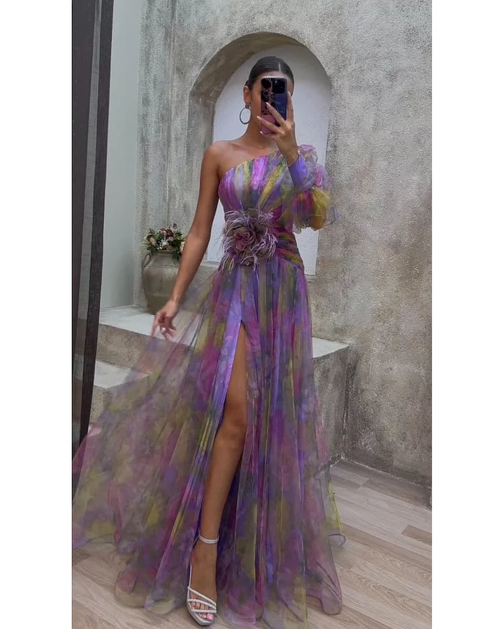 Orit | Robe Asymétrique à Manches Uniques et Fente