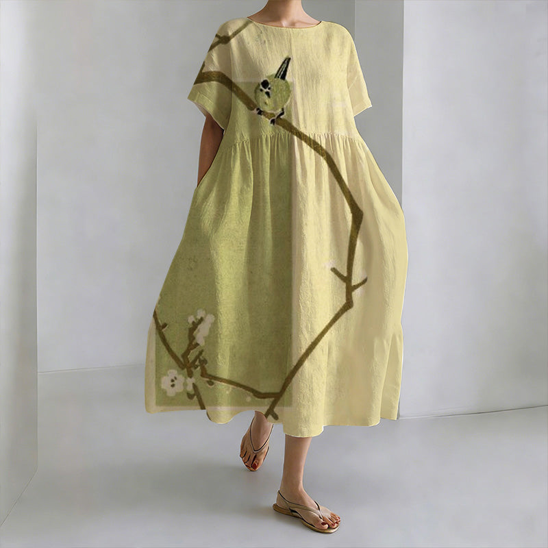 Robe décontractée à col rond avec une pie perchée sur une branche d'arbre dans le style japonais