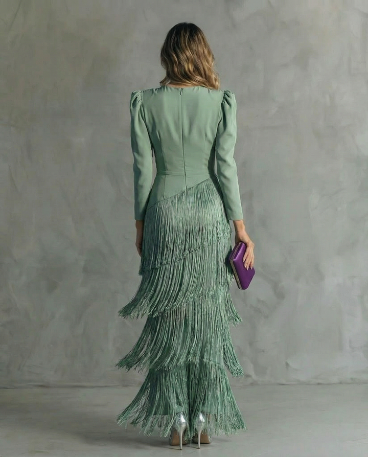 Chiara – Robe Élégante avec Manches Frangées